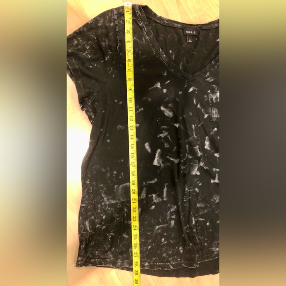 NWOT mineral-washed t-shirt, black, Torrid, 3x - Picture 3 of 5